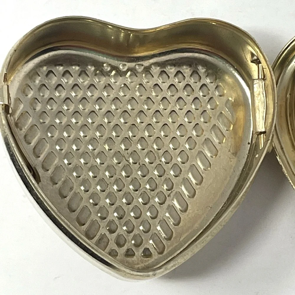Vintage Cloisonne Heart Pill Box Butterfly Floral Enamel‎ Gold Tone Trinket Case